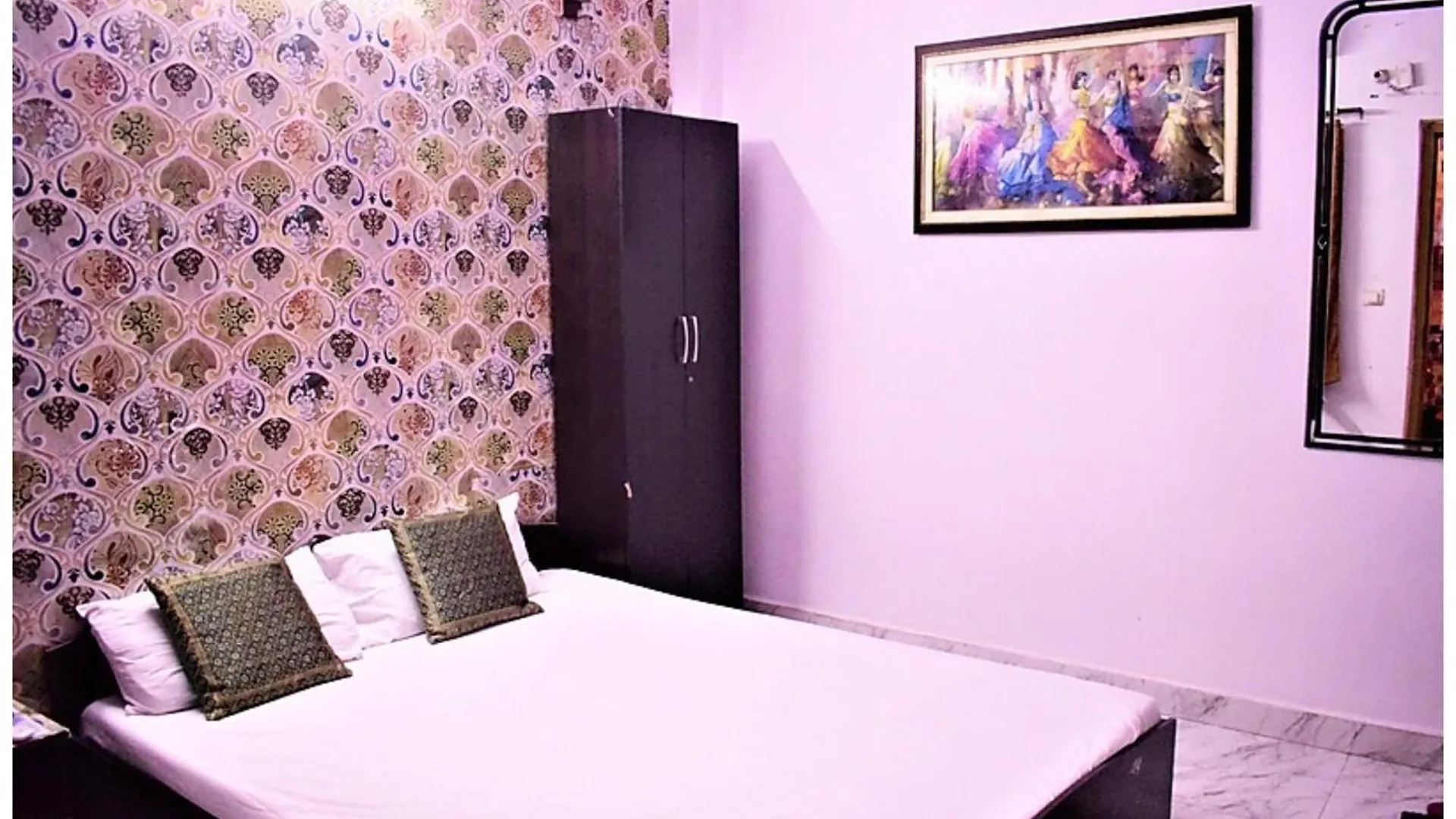 Hotel Ds Stay Varanasi ! - Near Kasi Vishwanath Temple And Ganga Ghat #Fully Air Conditioning #Free Wi-Fi #Parking #Room Service #Prime Location - Best Selling Premium Hotel In Varanasi