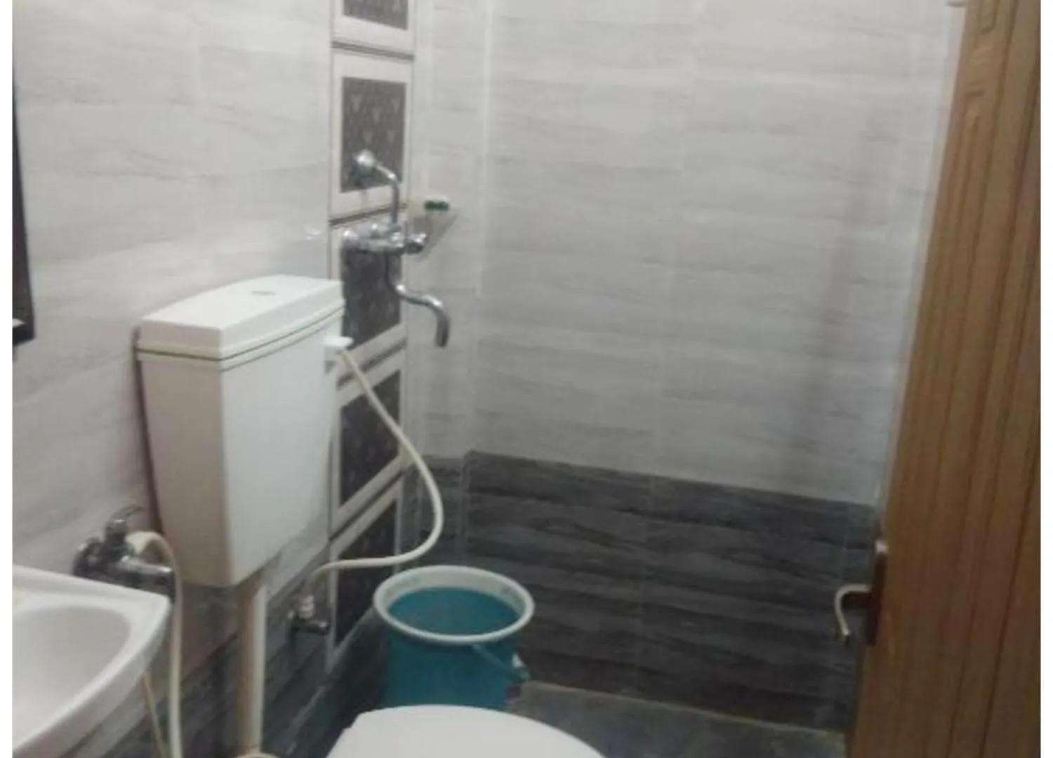 ****  Hotel Ds Stay Varanasi ! - Near Kasi Vishwanath Temple And Ganga Ghat #Fully Air Conditioning #Free Wi-Fi #Parking #Room Service #Prime Location - Best Selling Premium Hotel In Varanasi Indien