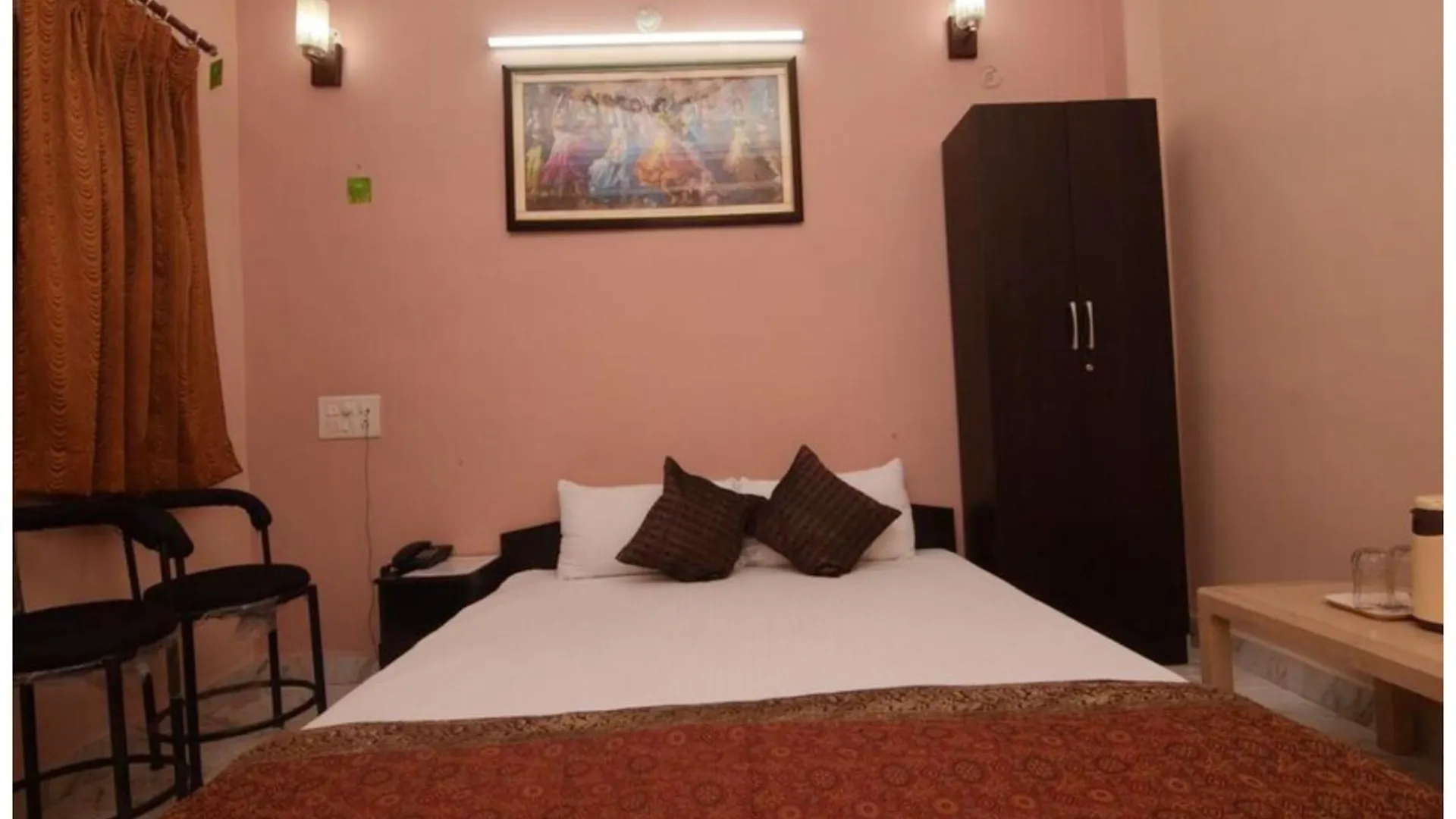 Hotel Ds Stay Varanasi ! - Near Kasi Vishwanath Temple And Ganga Ghat #Fully Air Conditioning #Free Wi-Fi #Parking #Room Service #Prime Location - Best Selling Premium Hotel In Varanasi