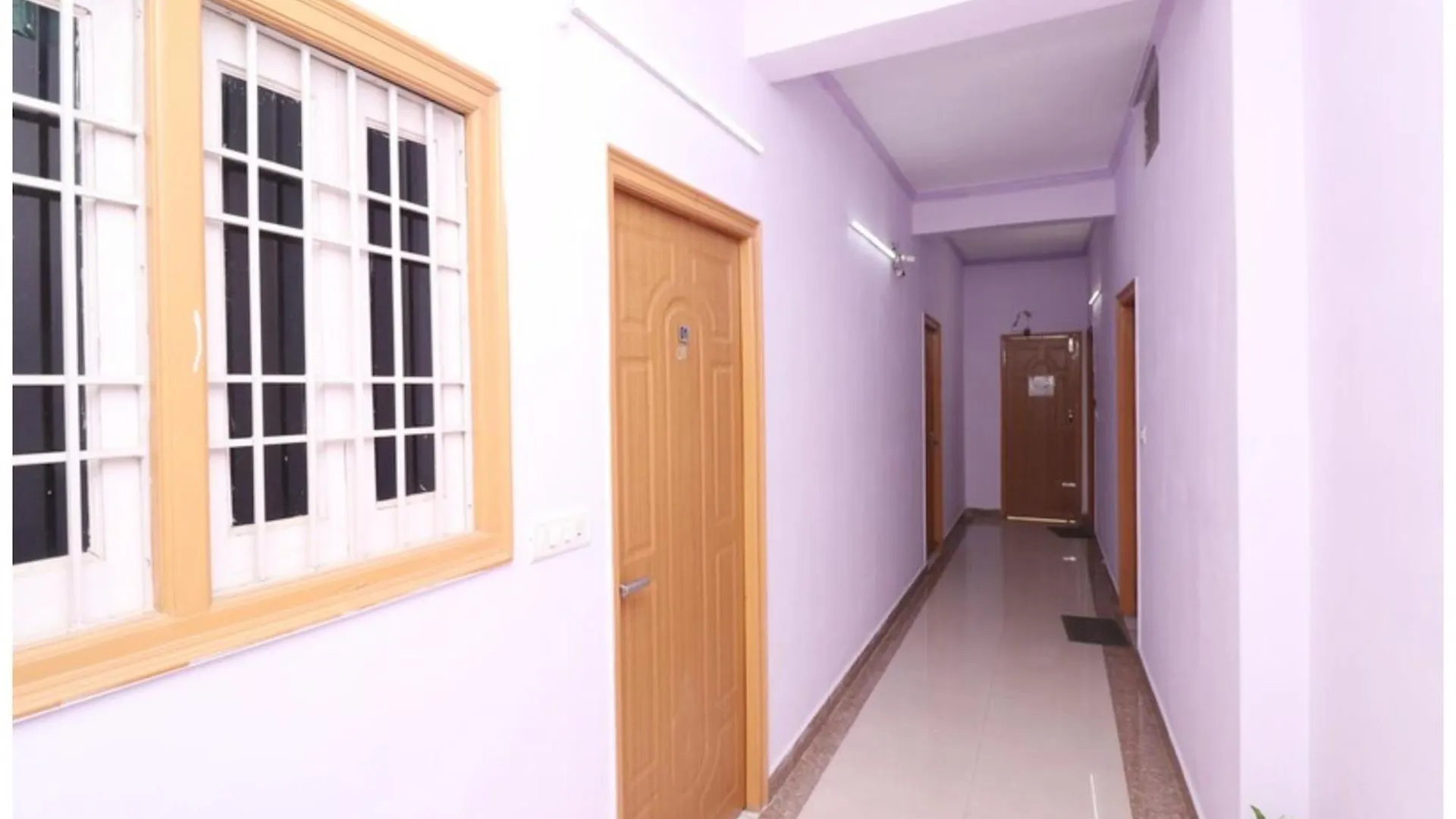 Hotel Ds Stay Varanasi ! - Near Kasi Vishwanath Temple And Ganga Ghat #Fully Air Conditioning #Free Wi-Fi #Parking #Room Service #Prime Location - Best Selling Premium Hotel In Varanasi 4*,  Indien