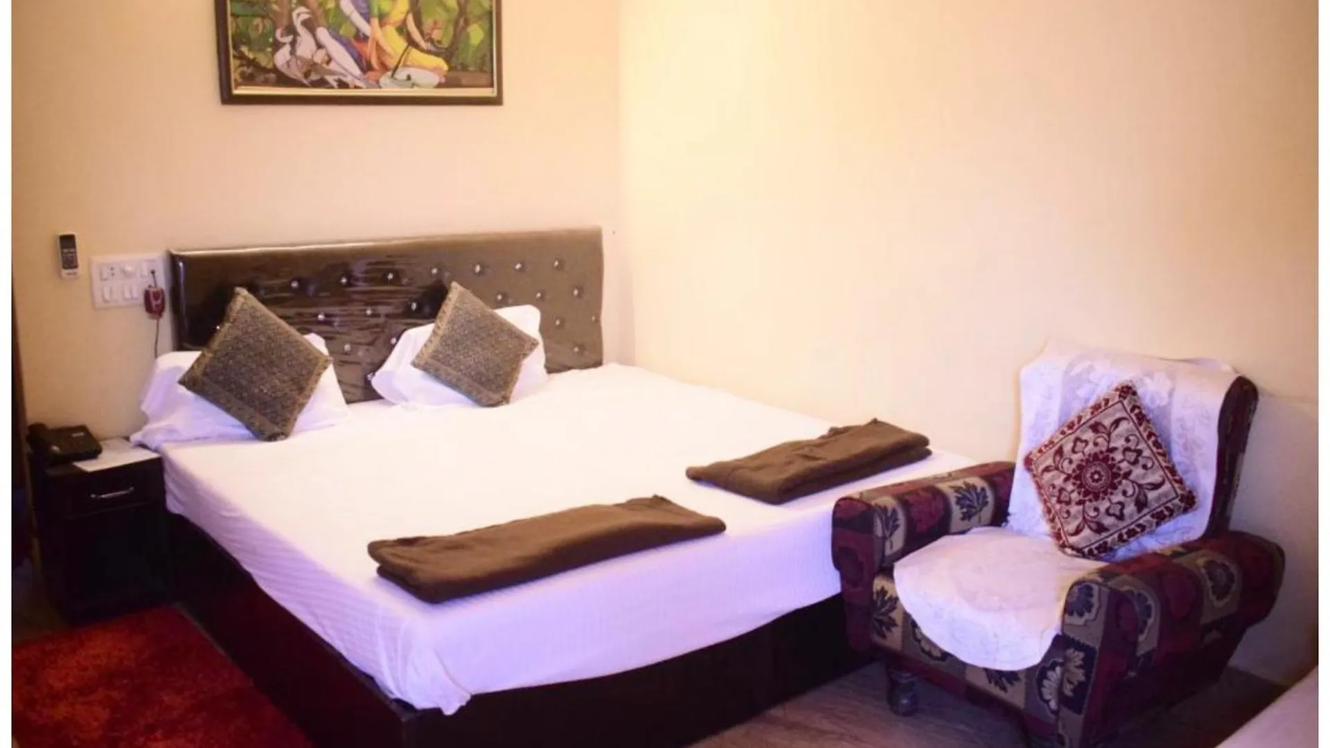 Hotel Ds Stay Varanasi ! - Near Kasi Vishwanath Temple And Ganga Ghat #Fully Air Conditioning #Free Wi-Fi #Parking #Room Service #Prime Location - Best Selling Premium Hotel In Varanasi