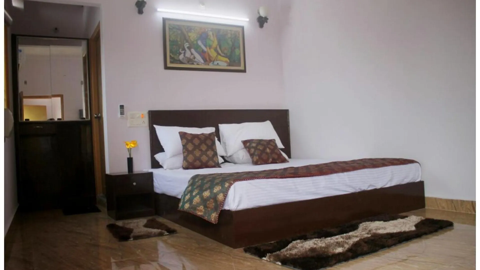Hotel Ds Stay Varanasi ! - Near Kasi Vishwanath Temple And Ganga Ghat #Fully Air Conditioning #Free Wi-Fi #Parking #Room Service #Prime Location - Best Selling Premium Hotel In Varanasi Indien